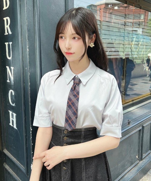 F i.n.t（フィント）の「タータンチェックネクタイ付きシャツ（Tシャツ/カットソー・レディース・アイボリー/グレー・FREE）」の2枚目の写真