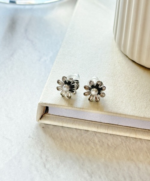 ciite' surgical stainless(シーテサージカルステンレス)の「【 金属アレルギー対応 】 ミニフラワー パールピアス サージカルステンレス(両耳用)(ピアス(両耳用)・レディース・ゴールド/シルバー・FREE)」の16枚目の写真