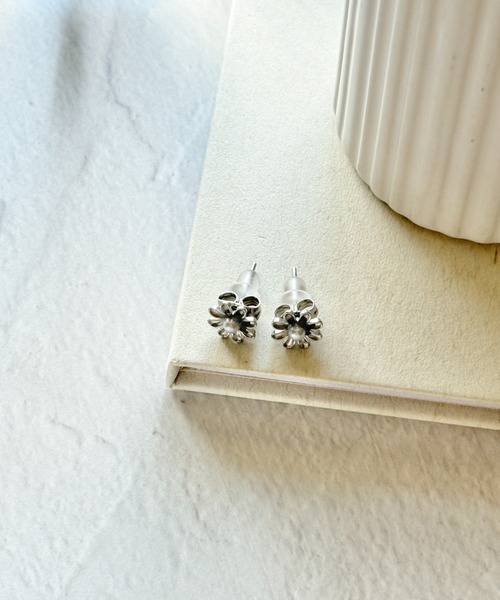 ciite' surgical stainless(シーテサージカルステンレス)の「【 金属アレルギー対応 】 ミニフラワー パールピアス サージカルステンレス(両耳用)(ピアス(両耳用)・レディース・ゴールド/シルバー・FREE)」の17枚目の写真