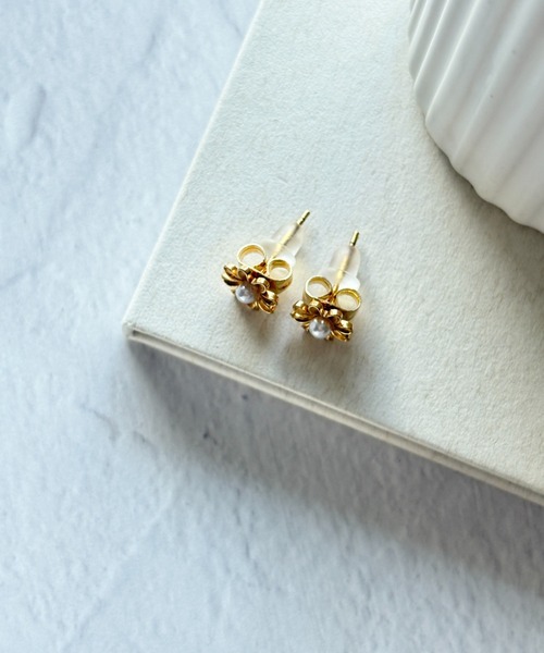 ciite' surgical stainless(シーテサージカルステンレス)の「【 金属アレルギー対応 】 ミニフラワー パールピアス サージカルステンレス(両耳用)(ピアス(両耳用)・レディース・ゴールド/シルバー・FREE)」の13枚目の写真