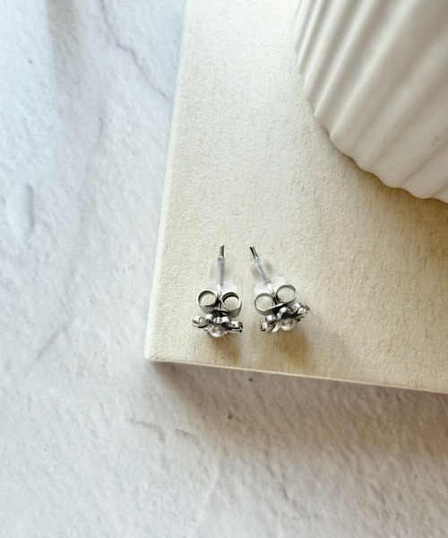 ciite' surgical stainless(シーテサージカルステンレス)の「【 金属アレルギー対応 】 ミニフラワー パールピアス サージカルステンレス(両耳用)(ピアス(両耳用)・レディース・ゴールド/シルバー・FREE)」の19枚目の写真