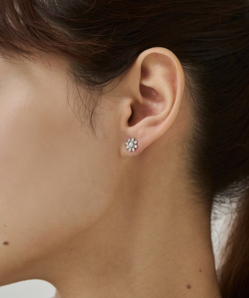 ciite' surgical stainless(シーテサージカルステンレス)の「【 金属アレルギー対応 】 ミニフラワー パールピアス サージカルステンレス(両耳用)(ピアス(両耳用)・レディース・ゴールド/シルバー・FREE)」の12枚目の写真