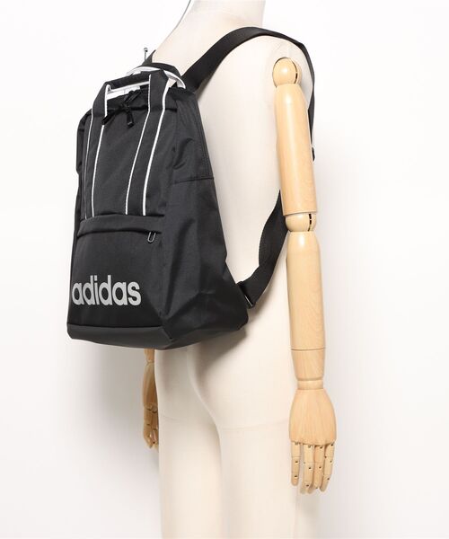 adidas(アディダス)の「《adidas》ウィメンズ リニアESS バックパック(バックパック/リュック・レディース・ブラック×シルバー・フリー)」の3枚目の写真