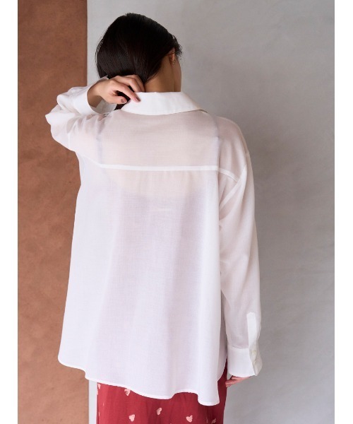 SNIDEL(スナイデル)の「Sustainableシアーシャツ(シャツ/ブラウス・レディース・ブラック/ブルー/ホワイト・F)」の12枚目の写真