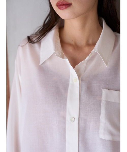 SNIDEL(スナイデル)の「Sustainableシアーシャツ(シャツ/ブラウス・レディース・ブラック/ブルー/ホワイト・F)」の14枚目の写真