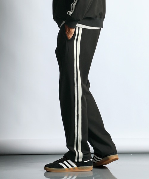 The DUFFER of ST.GEORGE（ザダファーオブセントジョージ）の「【WEB限定アイテム】SETUP SIDE LINE TRACK PANTS：セットアップ サイドライン トラックパンツ（その他パンツ・メンズ・ブラック/チャコールグレー・SMALL/X-LARGE/LARGE/MEDIUM）」の10枚目の写真