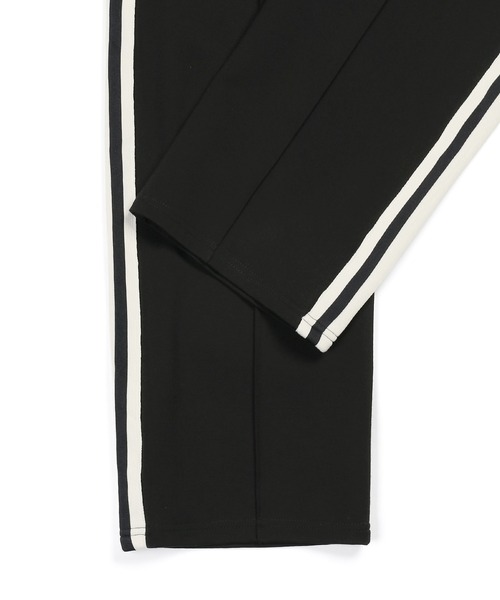 The DUFFER of ST.GEORGE（ザダファーオブセントジョージ）の「【WEB限定アイテム】SETUP SIDE LINE TRACK PANTS：セットアップ サイドライン トラックパンツ（その他パンツ・メンズ・ブラック/チャコールグレー・SMALL/X-LARGE/LARGE/MEDIUM）」の5枚目の写真