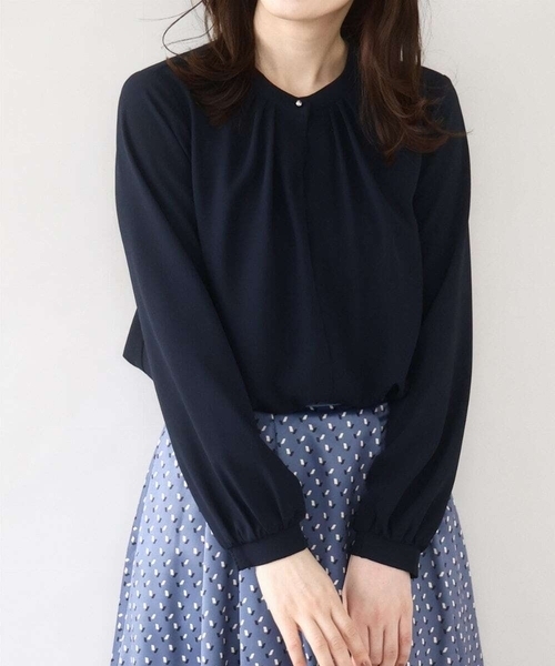 OFUON le MK(オフオンルエムケー)の「【2025AW】フロントタックデザインブラウス/洗える/WEB限定(シャツ/ブラウス・レディース・アイボリー/ベージュ/ネイビー・36/38/40)」の3枚目の写真