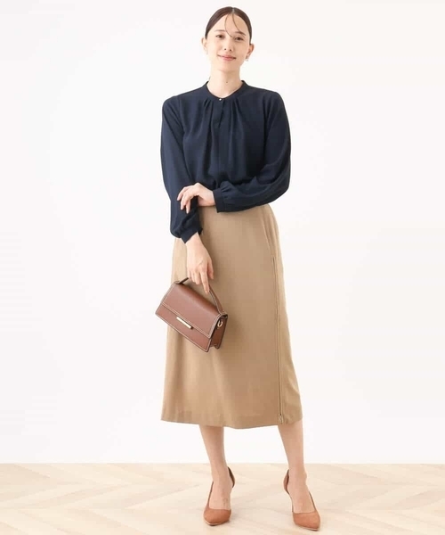 OFUON le MK(オフオンルエムケー)の「【2025AW】フロントタックデザインブラウス/洗える/WEB限定(シャツ/ブラウス・レディース・アイボリー/ベージュ/ネイビー・36/38/40)」の4枚目の写真