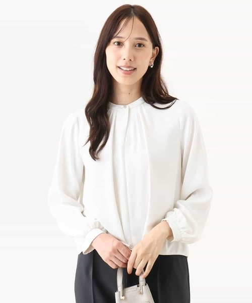 OFUON le MK(オフオンルエムケー)の「【2025AW】フロントタックデザインブラウス/洗える/WEB限定(シャツ/ブラウス・レディース・アイボリー/ベージュ/ネイビー・36/38/40)」の6枚目の写真