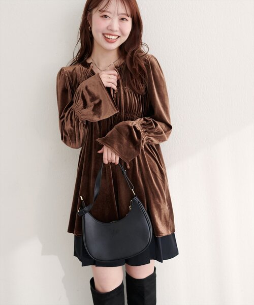 natural couture(ナチュラルクチュール)の「WEB限定/【canami】2WAYリボンベロアブラウス(シャツ/ブラウス・レディース・ブラウン/ピンク/グレイッシュベージュ/アイボリー・FREE)」の1枚目の写真