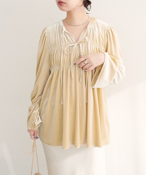 natural couture(ナチュラルクチュール)の「WEB限定/【canami】2WAYリボンベロアブラウス(シャツ/ブラウス・レディース・ブラウン/ピンク/グレイッシュベージュ/アイボリー・FREE)」の2枚目の写真