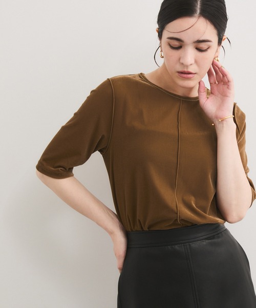 le cercle ADAM ET ROPE'(ルセルクルアダムエロペ)の「シアーベロア5分袖Tシャツ(Tシャツ/カットソー・レディース・ダークブラウン/キャメル/ブルー/ブラック・FREE)」の4枚目の写真