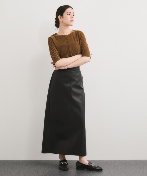 le cercle ADAM ET ROPE'(ルセルクルアダムエロペ)の「シアーベロア5分袖Tシャツ(Tシャツ/カットソー・レディース・ダークブラウン/キャメル/ブルー/ブラック・FREE)」の11枚目の写真