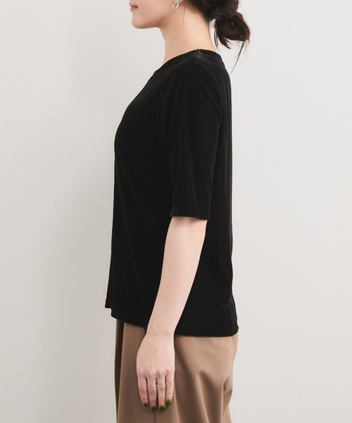 le cercle ADAM ET ROPE'(ルセルクルアダムエロペ)の「シアーベロア5分袖Tシャツ(Tシャツ/カットソー・レディース・ダークブラウン/キャメル/ブルー/ブラック・FREE)」の15枚目の写真