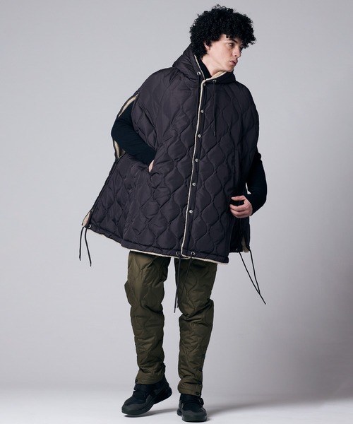 試着のみ　TAION ミリタリーダウンケープ　ブラック×ブラック TAION（タイオン）】〈グッズ〉ミリタリー ダウンケープ（ポンチョ