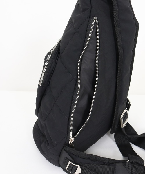 ADAM PATEK(アダムパテック)の「【Km】【it】【ADAMPATEK】square quilt sling bag(ボディバッグ/ウエストポーチ・メンズ・ブラック/グレー・FREE)」の6枚目の写真