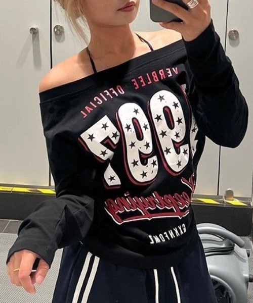 lilful(リルフル)の「ワンショルダー ストリートグラフィックプリントロンT(Tシャツ/カットソー・レディース・ホワイト×ネイビー/ブラック・M/L)」の9枚目の写真
