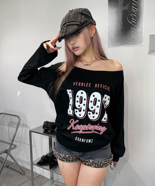 lilful(リルフル)の「ワンショルダー ストリートグラフィックプリントロンT(Tシャツ/カットソー・レディース・ホワイト×ネイビー/ブラック・M/L)」の18枚目の写真