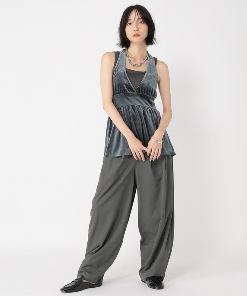 studio CLIP（スタディオクリップ）の「【daily CLIP】ベロアホルターネックビスチェ（タンクトップ・レディース・チャコール/ブラウン・FREE）」の6枚目の写真