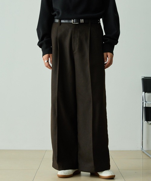 EMMA CLOTHES（エマクローズ）の「【セットアップ対応】テックツイード ディープタック センタークリース セミフレアパンツ（スラックス・メンズ・グレー/チャコール/ネイビー/ブラウン・M/S/L）」の3枚目の写真