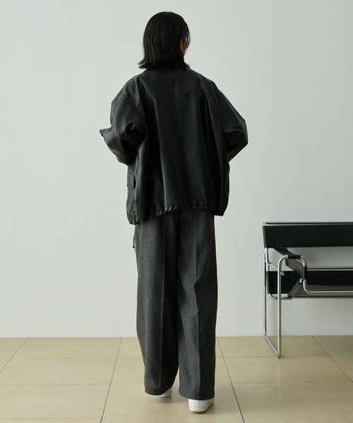 EMMA CLOTHES（エマクローズ）の「【セットアップ対応】テックツイード ディープタック センタークリース セミフレアパンツ（スラックス・メンズ・グレー/チャコール/ネイビー/ブラウン・M/S/L）」の7枚目の写真