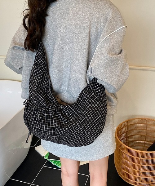 Vipoa（ヴィポア）の「チェック柄ショルダーバッグ（ショルダーバッグ・レディース・ホワイト/ブラック/ネイビー・FREE）」の2枚目の写真