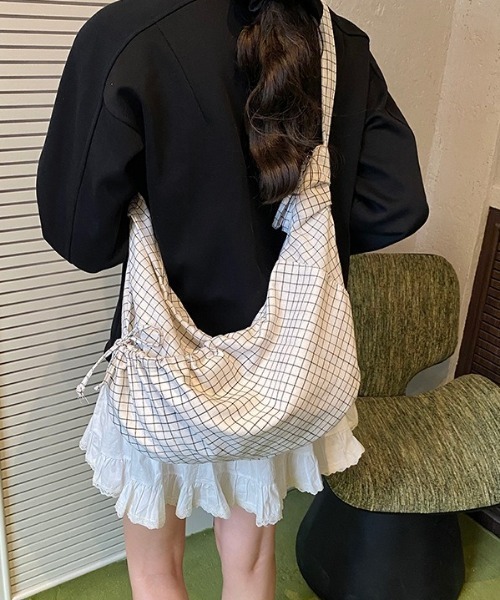 Vipoa（ヴィポア）の「チェック柄ショルダーバッグ（ショルダーバッグ・レディース・ホワイト/ブラック/ネイビー・FREE）」の12枚目の写真