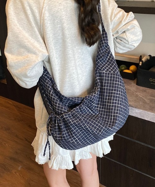 Vipoa（ヴィポア）の「チェック柄ショルダーバッグ（ショルダーバッグ・レディース・ホワイト/ブラック/ネイビー・FREE）」の15枚目の写真