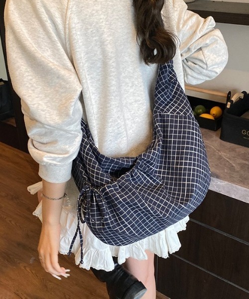 Vipoa（ヴィポア）の「チェック柄ショルダーバッグ（ショルダーバッグ・レディース・ホワイト/ブラック/ネイビー・FREE）」の9枚目の写真