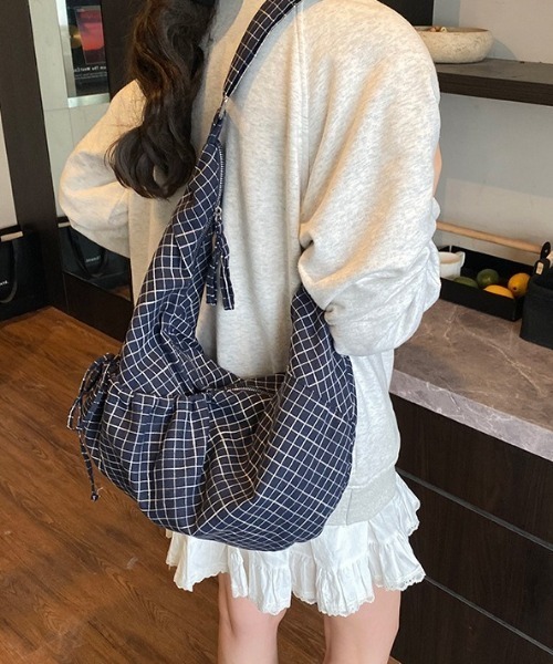 Vipoa（ヴィポア）の「チェック柄ショルダーバッグ（ショルダーバッグ・レディース・ホワイト/ブラック/ネイビー・FREE）」の7枚目の写真