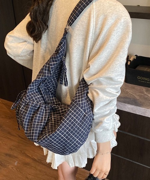 Vipoa（ヴィポア）の「チェック柄ショルダーバッグ（ショルダーバッグ・レディース・ホワイト/ブラック/ネイビー・FREE）」の8枚目の写真