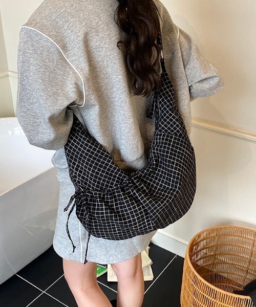 Vipoa（ヴィポア）の「チェック柄ショルダーバッグ（ショルダーバッグ・レディース・ホワイト/ブラック/ネイビー・FREE）」の14枚目の写真