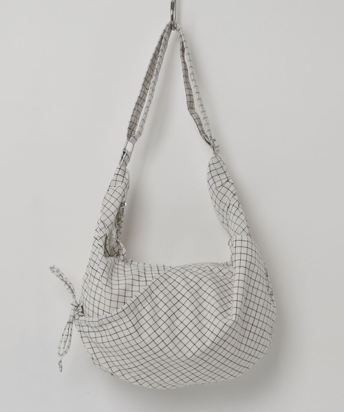 Vipoa（ヴィポア）の「チェック柄ショルダーバッグ（ショルダーバッグ・レディース・ホワイト/ブラック/ネイビー・FREE）」の5枚目の写真