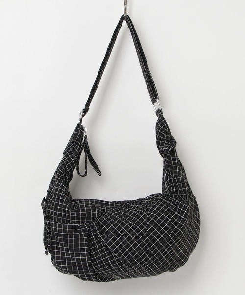 Vipoa（ヴィポア）の「チェック柄ショルダーバッグ（ショルダーバッグ・レディース・ホワイト/ブラック/ネイビー・FREE）」の6枚目の写真