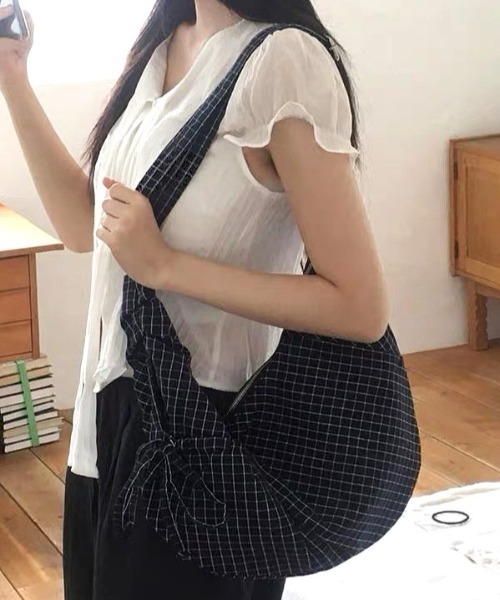 Vipoa（ヴィポア）の「チェック柄ショルダーバッグ（ショルダーバッグ・レディース・ホワイト/ブラック/ネイビー/グレー・FREE）」の6枚目の写真