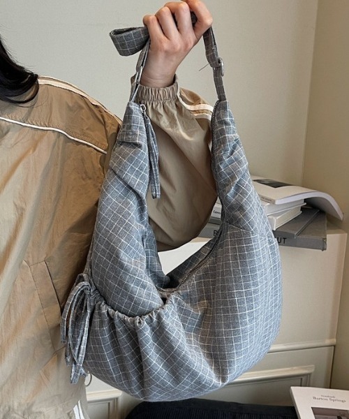 Vipoa（ヴィポア）の「チェック柄ショルダーバッグ（ショルダーバッグ・レディース・ホワイト/ブラック/ネイビー/グレー・FREE）」の20枚目の写真