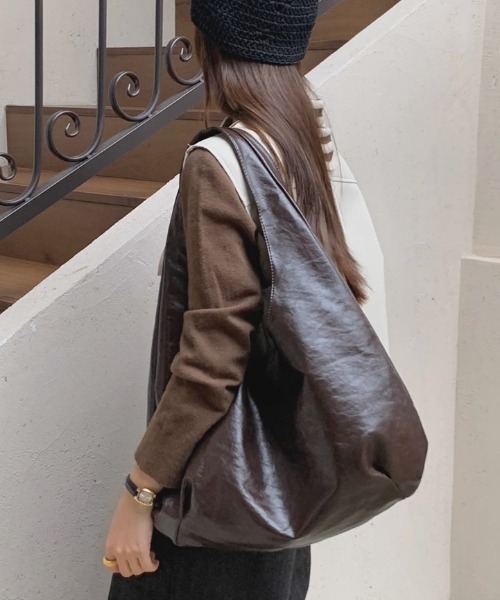 .KOM(ドットコム)の「A'GEM/9 × .kom 『.KOM/ドットケーオーエム』 Soft Touch Big Hobo Bag/ソフトタッチ ビッグホーボーバッグ(エコバッグ/サブバッグ・レディース・ブラック/カモフラージュ/アイボリー/ブラウン・FREE)」の4枚目の写真