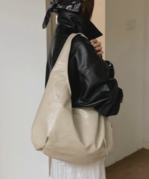 .KOM(ドットコム)の「A'GEM/9 × .kom 『.KOM/ドットケーオーエム』 Soft Touch Big Hobo Bag/ソフトタッチ ビッグホーボーバッグ(エコバッグ/サブバッグ・レディース・ブラック/カモフラージュ/アイボリー/ブラウン・FREE)」の8枚目の写真