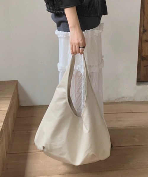 .KOM(ドットコム)の「A'GEM/9 × .kom 『.KOM/ドットケーオーエム』 Soft Touch Big Hobo Bag/ソフトタッチ ビッグホーボーバッグ(エコバッグ/サブバッグ・レディース・ブラック/カモフラージュ/アイボリー/ブラウン・FREE)」の9枚目の写真