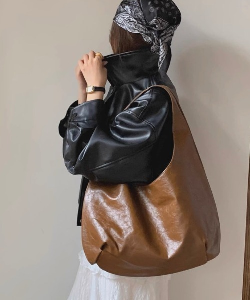 .KOM(ドットコム)の「A'GEM/9 × .kom 『.KOM/ドットケーオーエム』 Soft Touch Big Hobo Bag/ソフトタッチ ビッグホーボーバッグ(エコバッグ/サブバッグ・レディース・ブラック/カモフラージュ/アイボリー/ブラウン・FREE)」の10枚目の写真