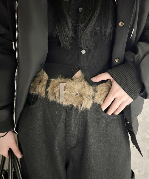 SPINNS(スピンズ)の「フェイクファーベルト/グランジ/Y2K/ユニセックス/冬アクセサリー(ベルト・メンズ・ベージュ/ホワイト・ONESIZE)」の1枚目の写真