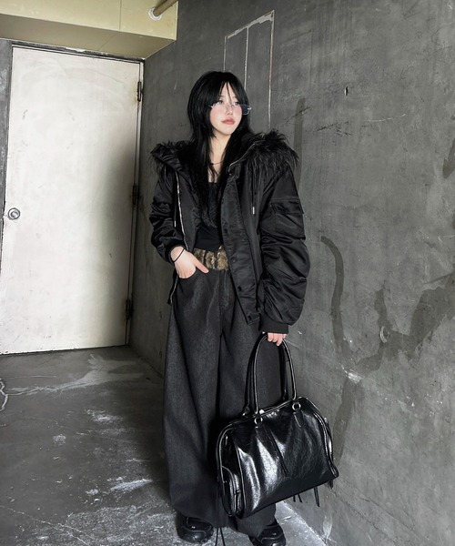 SPINNS(スピンズ)の「フェイクファーベルト/グランジ/Y2K/ユニセックス/冬アクセサリー(ベルト・メンズ・ベージュ/ホワイト・ONESIZE)」の7枚目の写真