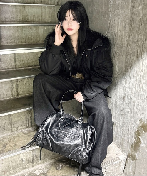 SPINNS(スピンズ)の「フェイクファーベルト/グランジ/Y2K/ユニセックス/冬アクセサリー(ベルト・メンズ・ベージュ/ホワイト・ONESIZE)」の6枚目の写真