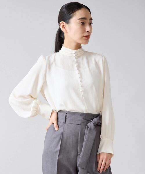 Tiara(ティアラ)の「カバーボタンブラウス(シャツ/ブラウス・レディース・アイボリー/ネイビー・FREE)」の3枚目の写真