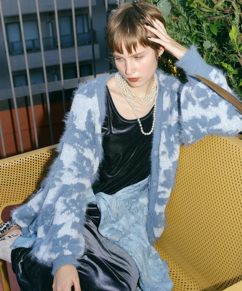 yae（ヤエ）の「2way flower feather cardigan／2ウェイフラワーフェザーニットカーディガン（カーディガン/ボレロ・レディース・レッド/ブラウン/ライトブルー・FREE）」の5枚目の写真
