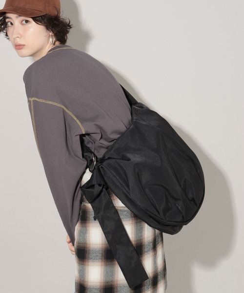 GEORGE'S（ジョージズ）の「ナイロンショルダーBAG（ショルダーバッグ・レディース・ライトベージュ/ブラック/ブラウン・FREE）」の2枚目の写真