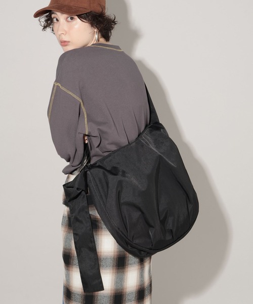 GEORGE'S（ジョージズ）の「ナイロンショルダーBAG（ショルダーバッグ・レディース・ライトベージュ/ブラック/ブラウン・FREE）」の4枚目の写真