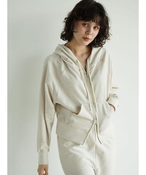 FIKA.(フィーカ)の「Crushed velour double face parka(パーカー・レディース・オフホワイト/ベージュ・MEDIUM)」の3枚目の写真