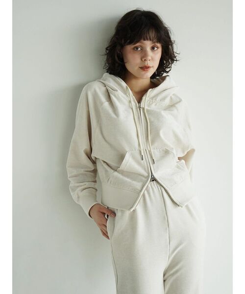 FIKA.(フィーカ)の「Crushed velour double face parka(パーカー・レディース・オフホワイト/ベージュ・MEDIUM)」の4枚目の写真
